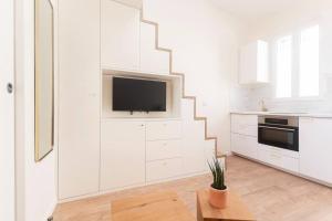 Beautiful studio in small house near Eiffel Tower