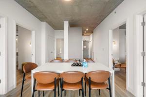 Family-Sized 4BR Luxury in Downtown Chicago