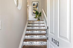 Peninsula Links B203