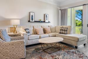 Peninsula Links B203