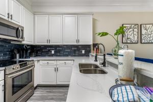 Peninsula Links B203