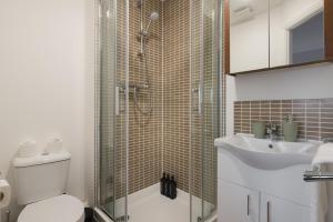 5BR Modern House Parking M1