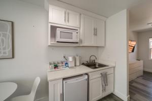 Private Patio, Steps to Lake Soap Lake Studio!