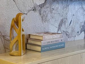 Luxury Redefined 1BR Apartment in Emaar 5242