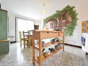 Maisons de vacances Holiday Home Talairan with Pool and BBQ : photos des chambres