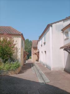 Maisons de vacances Maison avec piscine chauffee en residence, 4 ou 5 pers, RDC, lac et nature : photos des chambres