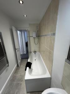 No 5 AT SANDRINGHAM, LARGE 1 BED NEAR SEFTON PARK