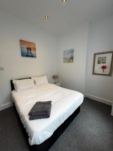 No 5 AT SANDRINGHAM, LARGE 1 BED NEAR SEFTON PARK