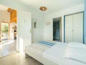 Villas Villa in Montouliers with Private Pool : photos des chambres
