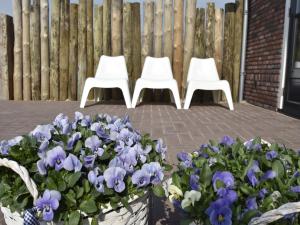 Holiday Home near Groote Keeten Beach