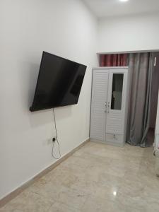 Room with private bathroom in a flat-ladies only