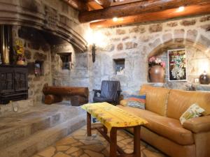 Riverside Retreat in La Souche