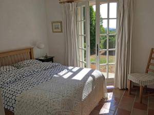Maisons de vacances Holiday Home in Lorgues with Pool : photos des chambres