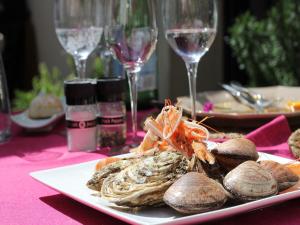 Maisons de vacances Holiday Home in Lorgues with Pool : photos des chambres