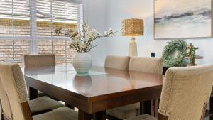 Spacious Laid-Back Hideaway Pets Allowed Enjoy Back Yard Modern Fixtures Plus Free Daily Activity Tickets