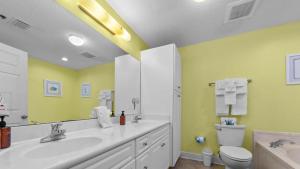 Enjoy a 3-bedroom Bayfront Condo with Lazy River Indoor Pool Jacuzzis and Community Boat Dock for Personal or Rented Boats Plus Redeem in Free Activity Deals Daily