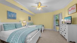 Enjoy a 3-bedroom Bayfront Condo with Lazy River Indoor Pool Jacuzzis and Community Boat Dock for Personal or Rented Boats Plus Redeem in Free Activity Deals Daily