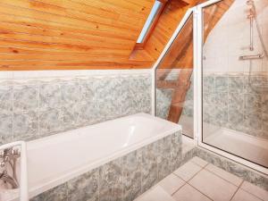 Maisons de vacances Holiday Home in Lavercantiere near Swimming Lakes : photos des chambres