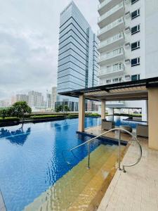 Grand View Tower - Metro Stay