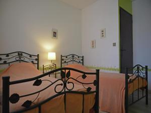 Villas Villa in Le Boulou with Scenic Hilltop Views : photos des chambres