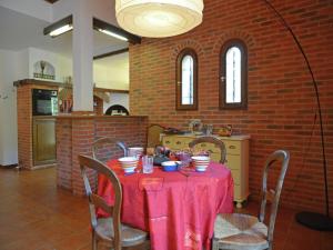 Villa in Le Boulou with Scenic Hilltop Views