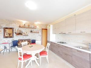 Holiday Home Mandre near Stunning Beaches