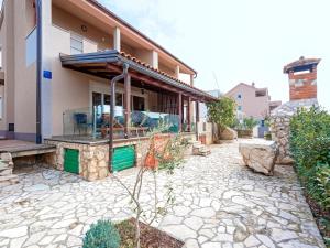 Holiday Home Mandre near Stunning Beaches