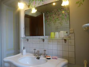 Maisons de vacances Mansion in Vecoux with Pool and Garden : photos des chambres