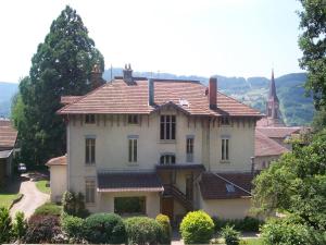 Maisons de vacances Mansion in Vecoux with Pool and Garden : photos des chambres