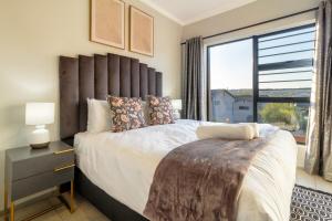 AlimamaSpacesThe Mansons Cascades Villa