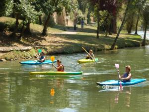 Maisons de vacances Mansion in Thizay with Private Pool : photos des chambres