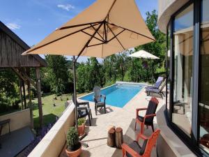 Maisons de vacances Mansion in Thizay with Private Pool : photos des chambres