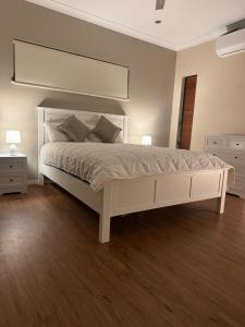 Entire 4 bedroom home in Palm Cove