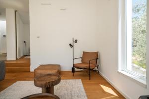 The Hideway, Peaceful Energy & Modern Comfort!