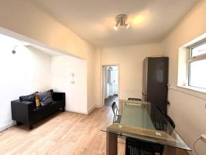 4 Bedroom House Close to Forest Gate Station