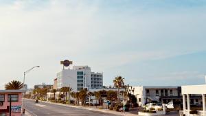 Blue Wave Retreat on beach Strip