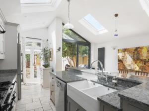 Family Home - Whitton Green Oasis Pass The Keys