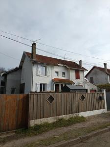 Maisons de vacances Maison de ville mitoyenne confortable et lumineuse - Hourtin centre : photos des chambres