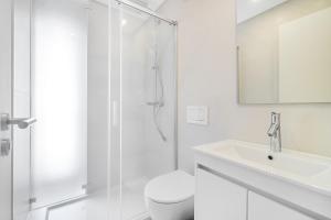 WHome Light-Filled Studio with a True Neighborhood Feel