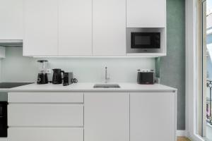 WHome Light-Filled Studio with a True Neighborhood Feel