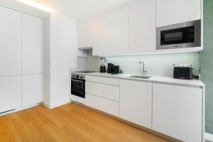 WHome Light-Filled Studio with a True Neighborhood Feel