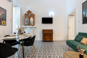 The Most HISTORIC Apartment in the CENTRE of BARI near Parking