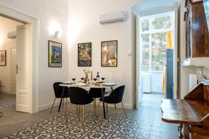 The Most HISTORIC Apartment in the CENTRE of BARI near Parking