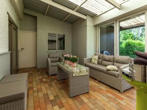 Mansion in Kruiskerke near Forest and Lake