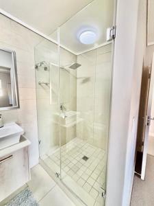 Luxe Waters Edge apt next to Canal Walk