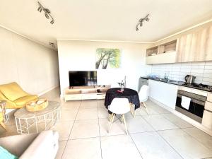 Luxe Waters Edge apt next to Canal Walk