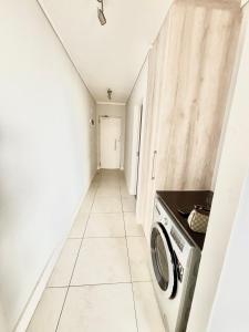 Luxe Waters Edge apt next to Canal Walk