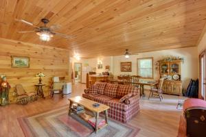 Idyllic Murphy Hideaway with Multi-Level Deck!