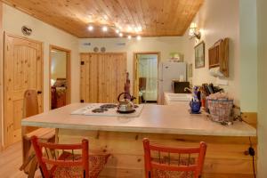 Idyllic Murphy Hideaway with Multi-Level Deck!