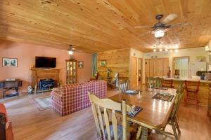 Idyllic Murphy Hideaway with Multi-Level Deck!